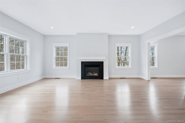 16 Stephens Lane, Valhalla, NY 10595