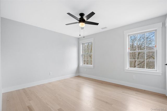16 Stephens Lane, Valhalla, NY 10595