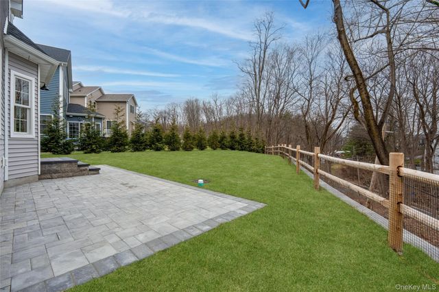 16 Stephens Lane, Valhalla, NY 10595