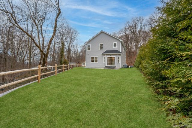 16 Stephens Lane, Valhalla, NY 10595