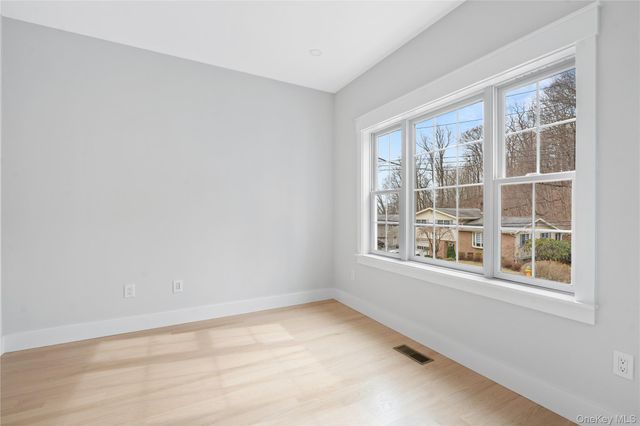 16 Stephens Lane, Valhalla, NY 10595