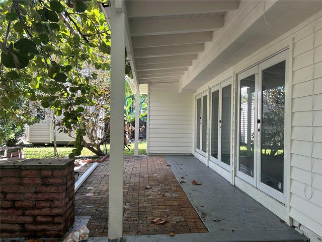 6395 SW 42nd Terrace, South Miami, FL 33155
