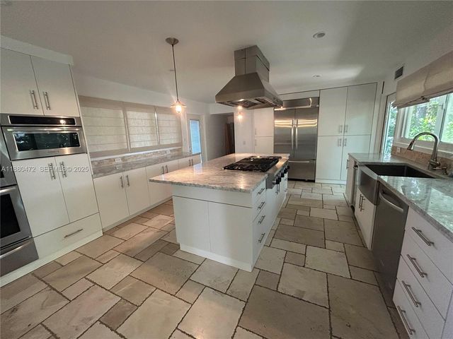 6395 SW 42nd Terrace, South Miami, FL 33155