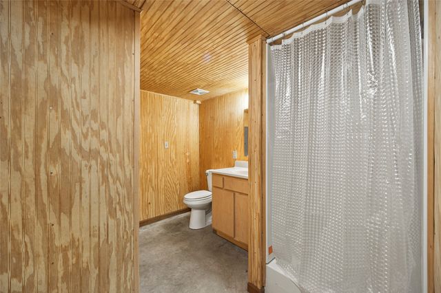 715 E 10TH Street, Kemp, TX 75143