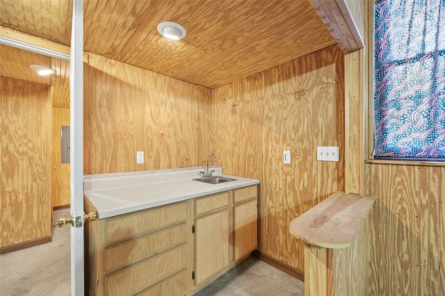 715 E 10TH Street, Kemp, TX 75143