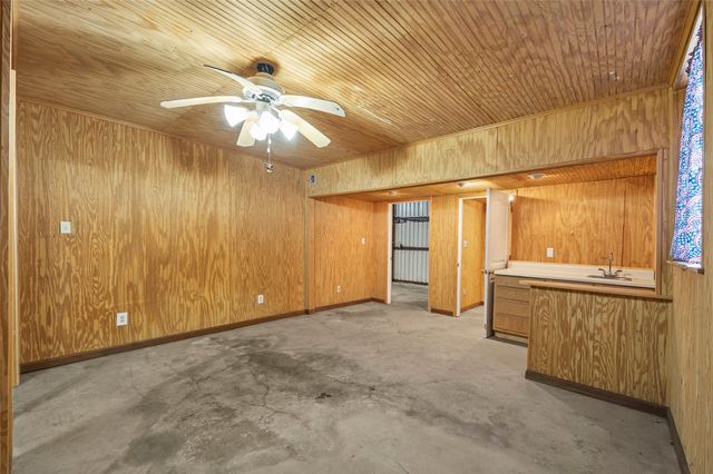 715 E 10TH Street, Kemp, TX 75143