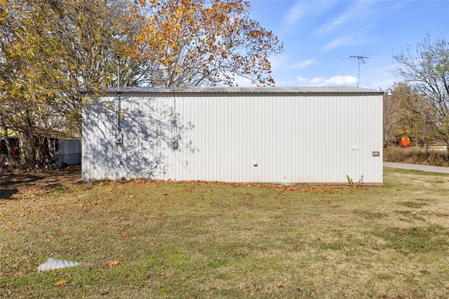 715 E 10TH Street, Kemp, TX 75143