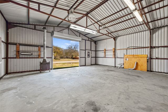 715 E 10TH Street, Kemp, TX 75143