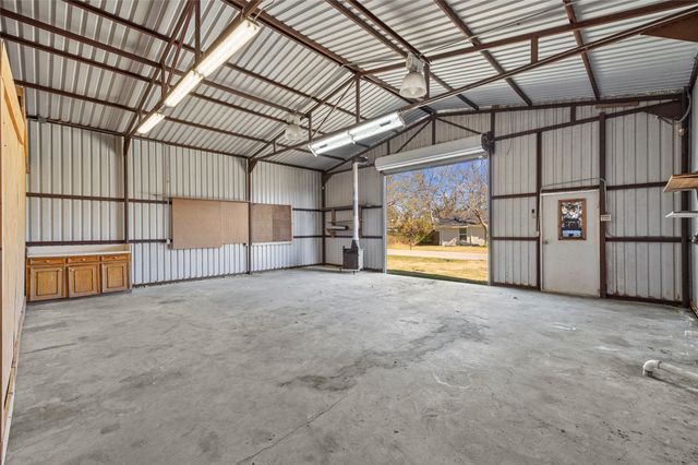 715 E 10TH Street, Kemp, TX 75143