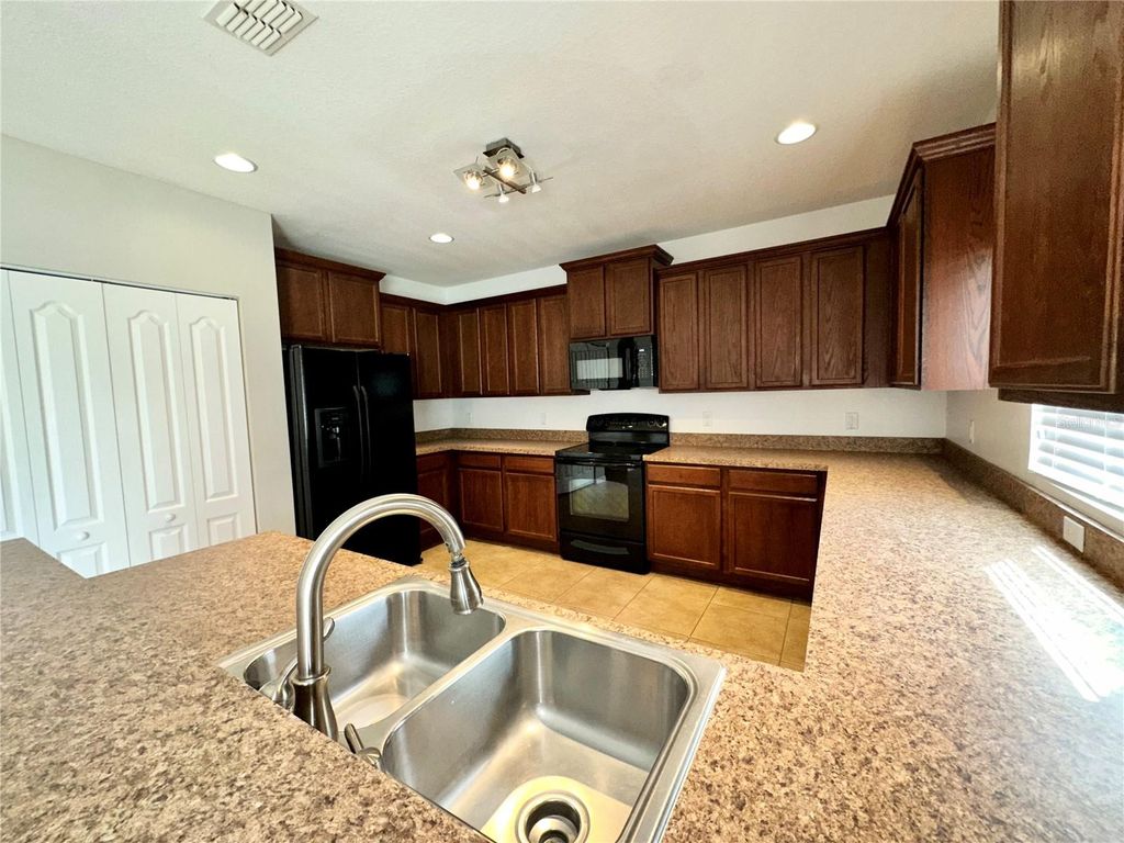 Image 3 of property listing at 4612 CABALERRO TRAIL, Kissimmee, FL 34758