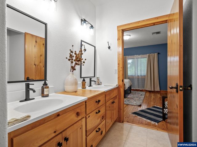 555 Misty Hill Ln SE, Salem, OR 97306