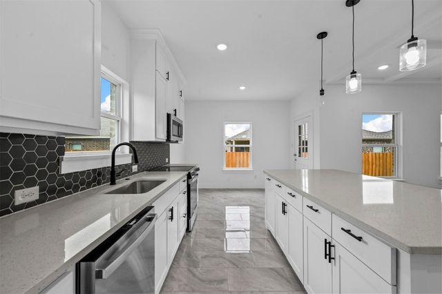 306 Day Drive, Mabank, TX 75147