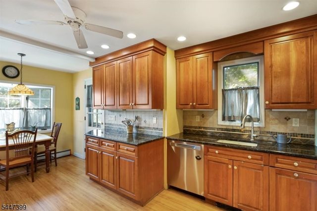 35 Lowell St, Westwood Boro, NJ 07675