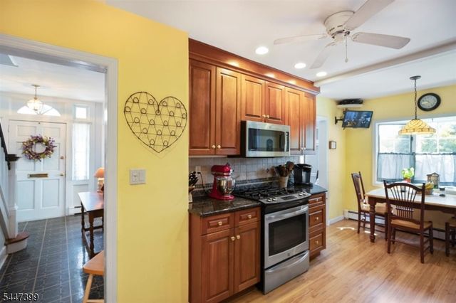 35 Lowell St, Westwood Boro, NJ 07675