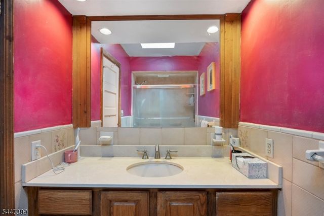 35 Lowell St, Westwood Boro, NJ 07675