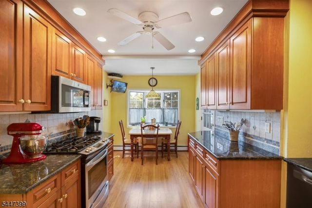 35 Lowell St, Westwood Boro, NJ 07675