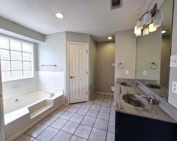 3300 Oakmont Dr, Midland, TX 79707