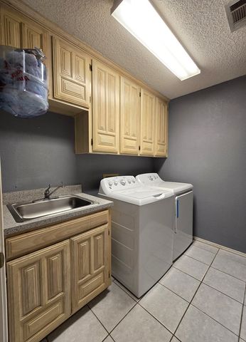 3300 Oakmont Dr, Midland, TX 79707