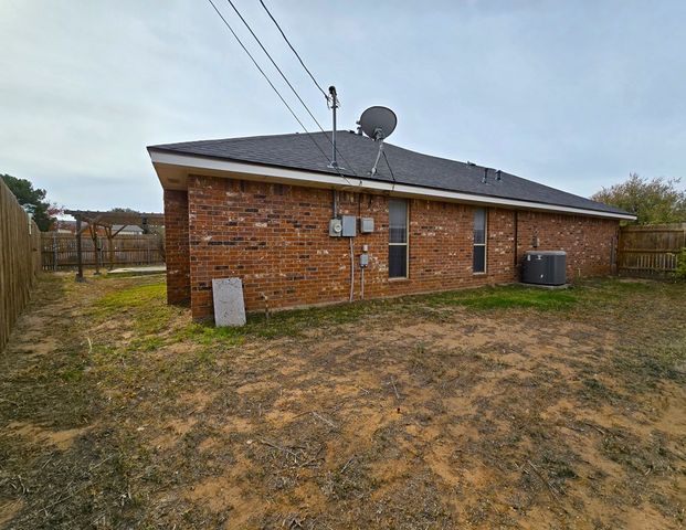 3300 Oakmont Dr, Midland, TX 79707