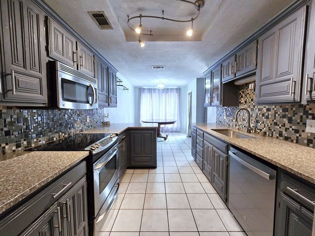 3300 Oakmont Dr, Midland, TX 79707