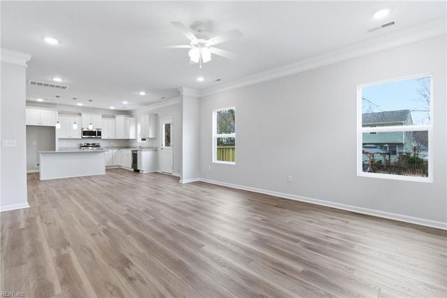 2 Tiffany LN, Hampton, VA 23664