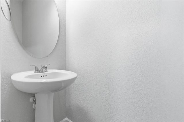 2 Tiffany LN, Hampton, VA 23664