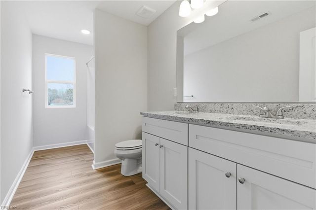 2 Tiffany LN, Hampton, VA 23664