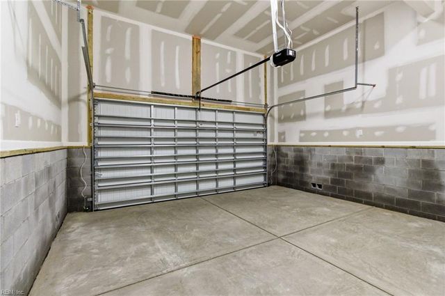 2 Tiffany LN, Hampton, VA 23664