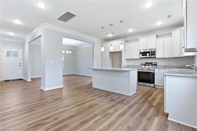 2 Tiffany LN, Hampton, VA 23664