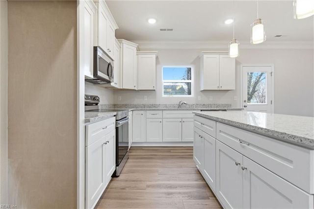 2 Tiffany LN, Hampton, VA 23664