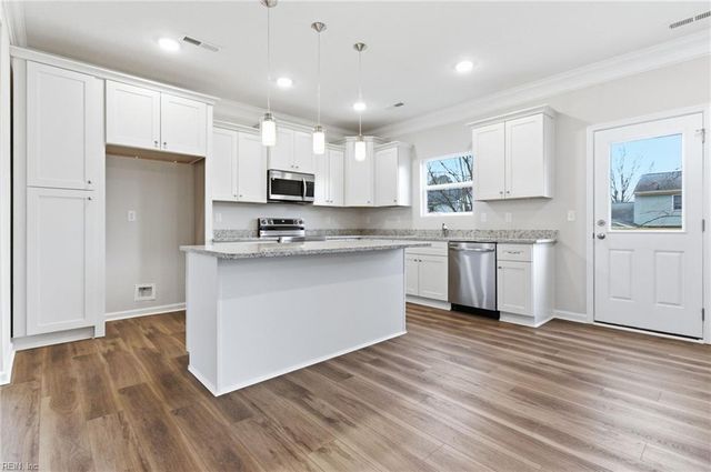 2 Tiffany LN, Hampton, VA 23664