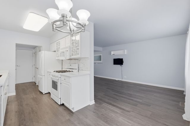 269 E Alpine Drive, Glendale Heights, IL 60139