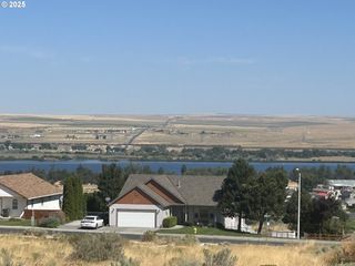 McFarland St, Umatilla, OR 97882