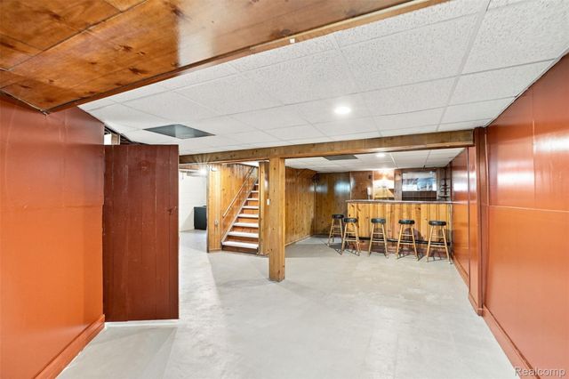 2229 E 8 Mile Road, Grosse Pointe Woods, MI 48236