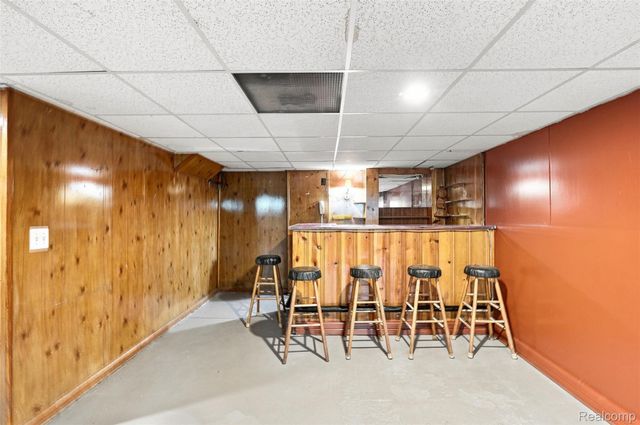 2229 E 8 Mile Road, Grosse Pointe Woods, MI 48236