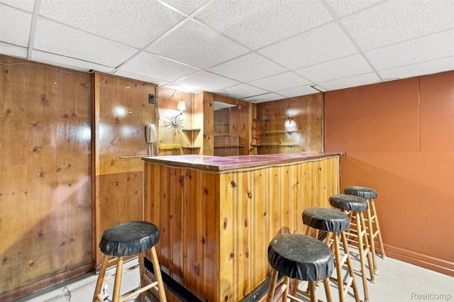 2229 E 8 Mile Road, Grosse Pointe Woods, MI 48236