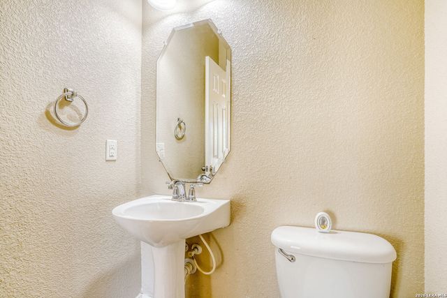 11926 Jasmine, San Antonio, TX 78253