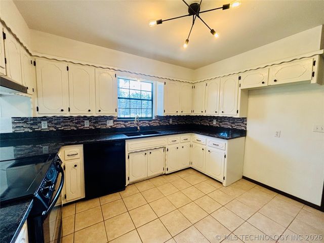 417308 Bridgeport Road, Eufaula, OK 74432