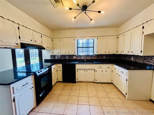 417308 Bridgeport Road, Eufaula, OK 74432