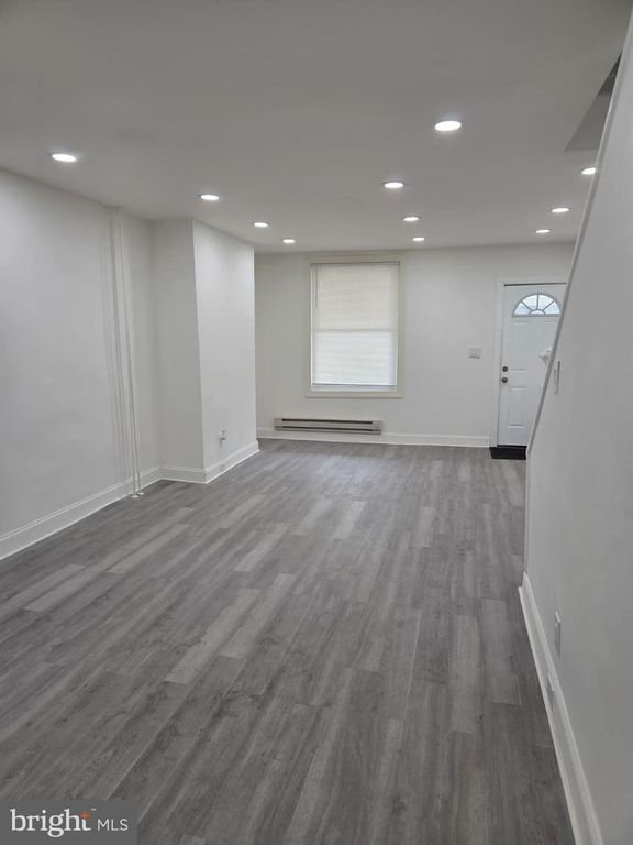 558 E HERMAN ST, Philadelphia, PA 19144