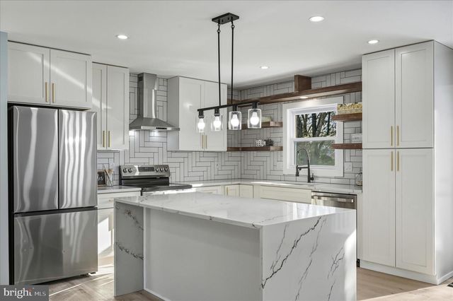 110 ELAINE DR, Winchester, VA 22602