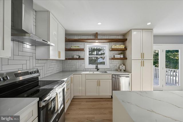 110 ELAINE DR, Winchester, VA 22602