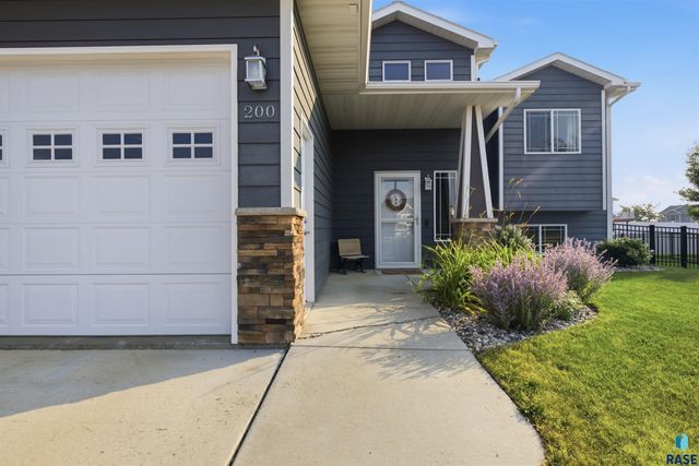 200 Morning Glory Cir Circle, Brookings, SD 57006
