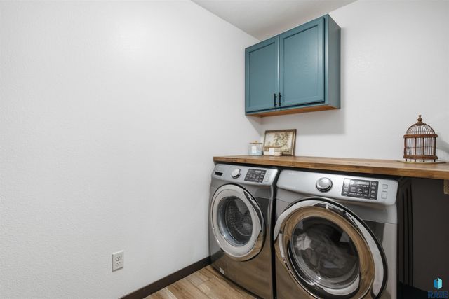 200 Morning Glory Cir Circle, Brookings, SD 57006