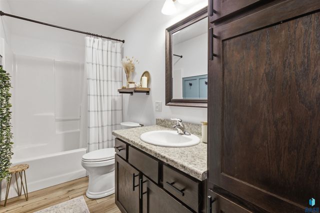 200 Morning Glory Cir Circle, Brookings, SD 57006