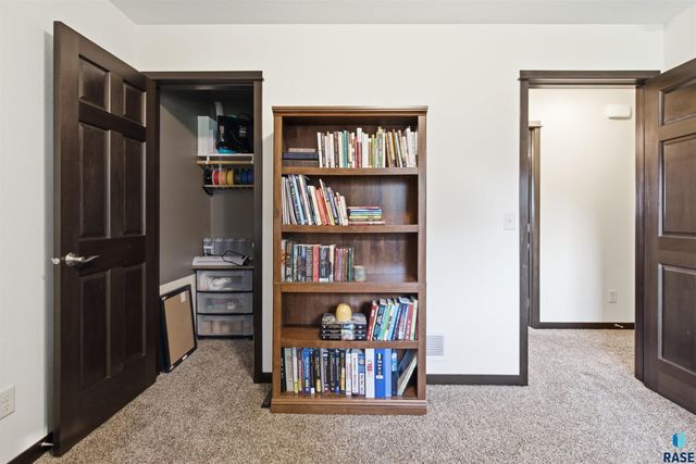 200 Morning Glory Cir Circle, Brookings, SD 57006