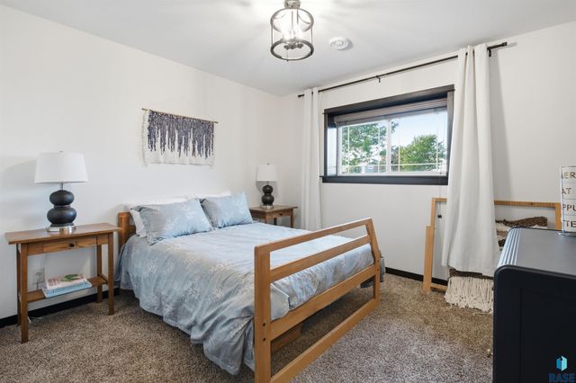 200 Morning Glory Cir Circle, Brookings, SD 57006