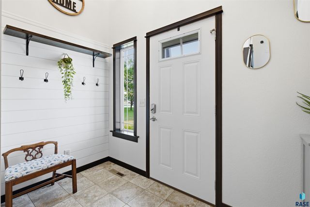 200 Morning Glory Cir Circle, Brookings, SD 57006
