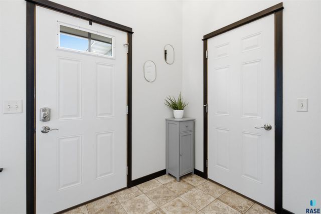200 Morning Glory Cir Circle, Brookings, SD 57006