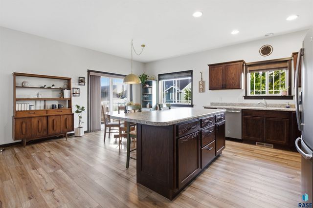 200 Morning Glory Cir Circle, Brookings, SD 57006